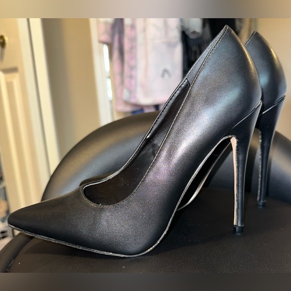 🖤FINAL SALE🖤 Black Matt PU Court Heels PrettyLittleThing Size 7.5 4” Heel - Picture 6 of 11